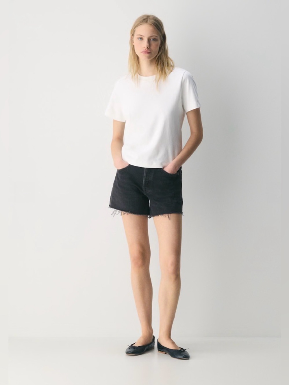 AGOLDE Parker Long Jean Short
Mid-rise cut-off denim shorts